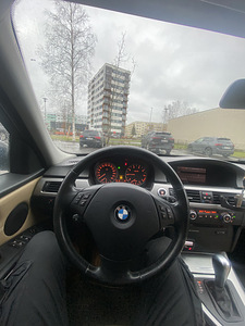 BMW 320i автомат 2007 (4 фото из 8)