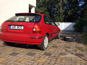 Honda civic (vana, kuid sõidab) vb varuosadeks. paku hinda! (3 foto / 6)