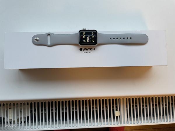 Apple Watch Series 3 38мм, Серебро (фото #1)