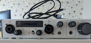 M-Audio M-Track II (2 foto / 3)