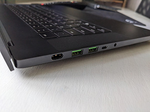Razer blade 15 / rtx3080 / i9-11900h (3 foto / 3)