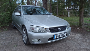 Lexus is200 varuosadeks (4 foto / 5)