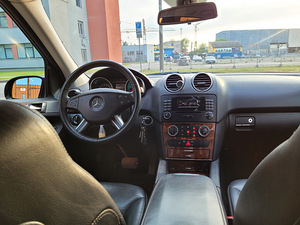 Мерседес-Бенц ML350 4matic 200квт (4 фото из 7)