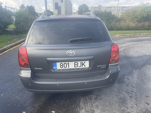 Продается Toyota Avensis (3 фото из 6)