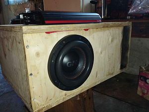Газ 550W RMS 8-дюймовый сабвуфер с усилителем. (1 фото из 3)
