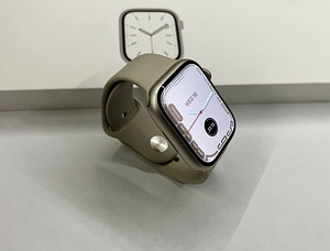 Apple Watch Series 7 Cellular 45mm Starlight Aluminium Case (2 foto / 7)