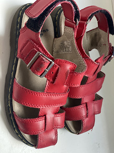 Dr. Martens nahast sandaalid, s 31 (1 foto / 3)