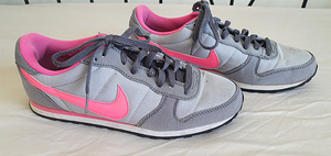 Nike tossud s41 (26.5cm) (1 foto / 3)