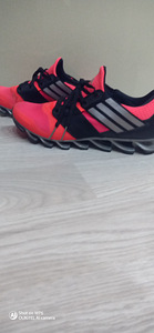 Кроссовки Adidas.