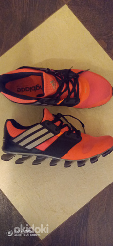 Adidas tossud.