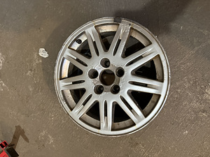 Volvo Muti-Spoke OEM (1 foto / 6)
