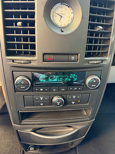 CHRYSLER GRAND VOYAGER (11 foto / 15)