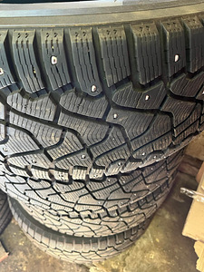Pirelli Ice Zero 265/70 R16 (2 foto / 4)