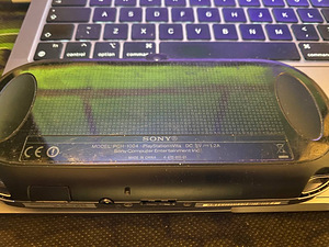 PS Vita (2 foto / 6)