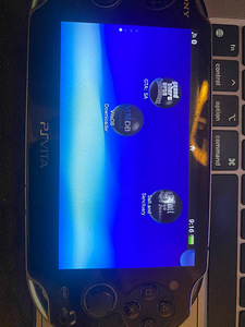 PS Vita (6 foto / 6)