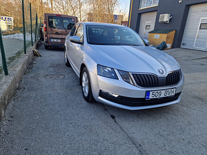 Прокат автомобилей (3 фото из 3)