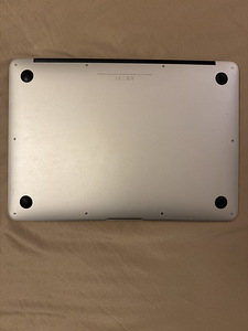 MacBook Air 13" 2017 (3 foto / 4)