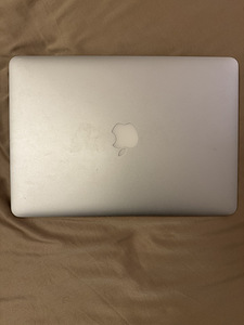 MacBook Air 13" 2017 (4 foto / 4)