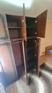 Старый шкаф (2 фото из 2)