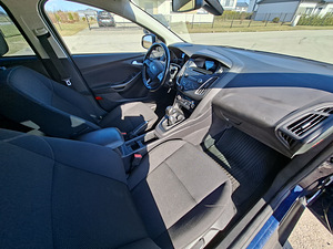 Ford Focus универсал 2016 г. (12 фото из 14)