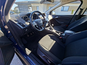 Ford Focus универсал 2016 г. (10 фото из 14)