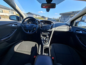 Ford Focus универсал 2016 г. (13 фото из 14)