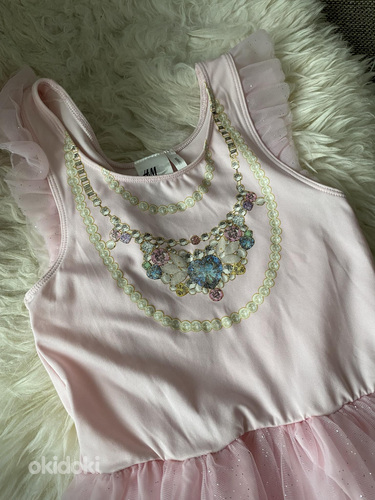 Светло-розовое платье H&M с ожерельями, размер 134-140 см (8-10a) (фото #3)