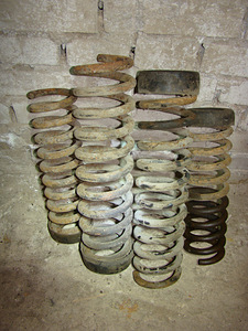 Mercedes S124, 2,5 D vedrude komplekt (1 foto / 10)