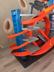 Suur garaaž Hot Wheels City Ultimate Garage Shark Attack (7 foto / 8)