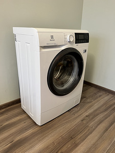 Pesumasin Electrolux (2 foto / 4)