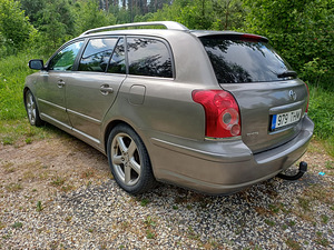 Toyota avensis 2,2td. 130kw. 2007a. (4 foto / 5)