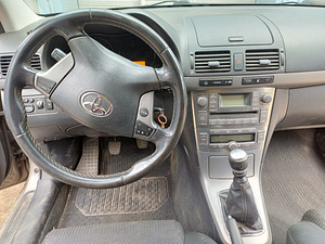Toyota avensis 2,2td. 130kw. 2007a. (5 foto / 5)