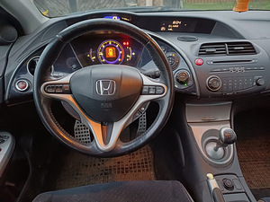 Honda Civic 2,2td 103kw (5 foto / 6)