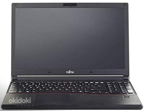 Fujitsu LifeBook E556 (foto #1)