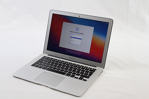 Apple MacBook Air 2015 (1 фото из 1)