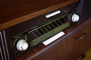 RADIONETTE Symfoni Hi-Fi Vintage raadio kapp (3 foto / 3)