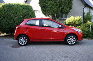 Mazda 2 (5 foto / 12)