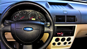 Ford Tourneo Connect (8 foto / 12)