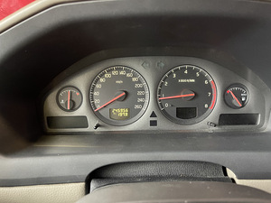 Volvo V70XC Cross country (8 foto / 9)