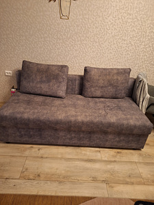 Диван на продажу (1 фото из 1)