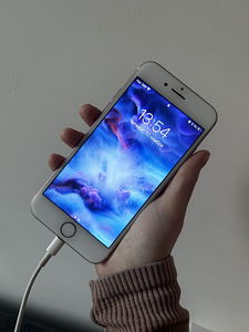 iPhone 7/ Rose Gold (1 foto / 3)