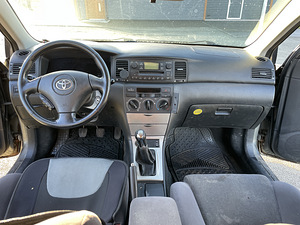 Toyota Corolla 2002 (6 фото из 11)