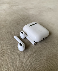 Airpods gen 2 + silicone case (1 foto / 4)