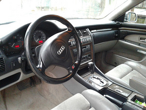 Audi A8 (4 фото из 5)