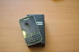 BlackBerry Classic Q20 (SQC100-1)