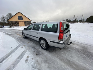 Volvo V70 (4 foto / 9)