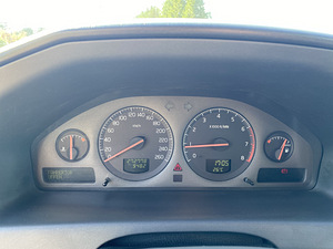 Volvo V70 2.4 103kw (7 foto / 9)