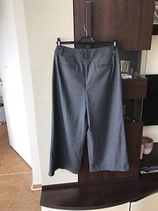 Tommy Hilfigher Laiad hallid püksid (2 foto / 2)
