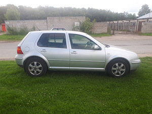 Volkswagen Golf 1,6 77kw 2003 (11 foto / 11)