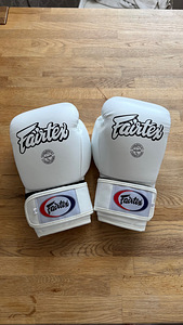 UUED Fairtex 12oz poksikindad + Säärekaitsmed M suurus (1 foto / 4)